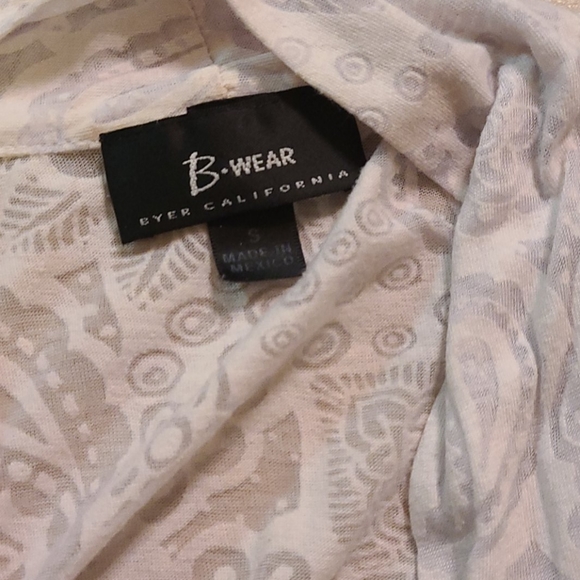 Women's shaw - Picture 2 of 3